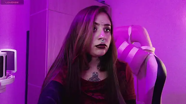 Snapshot of vainilla_doll chatting on 12-02-25, 01:11 vainilla doll online show from 12-02-25, 01:11