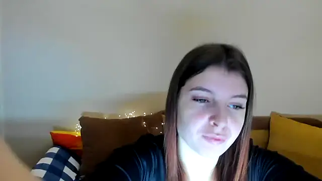 Snapshot of Malibyheart chatting on 12-18-25, 02:01 Malibyheart online show from 12-18-25, 02:01