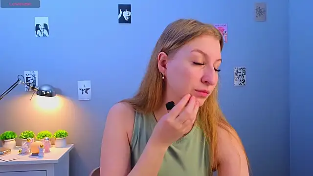 Snapshot of LorettaGladman chatting on 11-20-25, 04:12 LorettaGladman online show from 11-20-25, 04:12