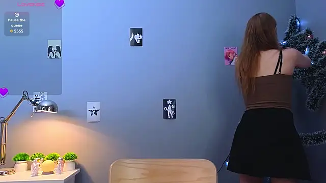 Snapshot of LorettaGladman chatting on 12-20-25, 04:08 LorettaGladman online show from 12-20-25, 04:08