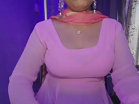 Snapshot of Naina_007 chatting on 10-28-25, 10:19 Naina 007 online show from 10-28-25, 10:19