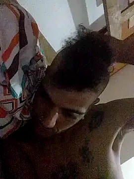 Snapshot of Armanldo chatting on 10-31-25, 09:49 Armanldo online show from 10-31-25, 09:49