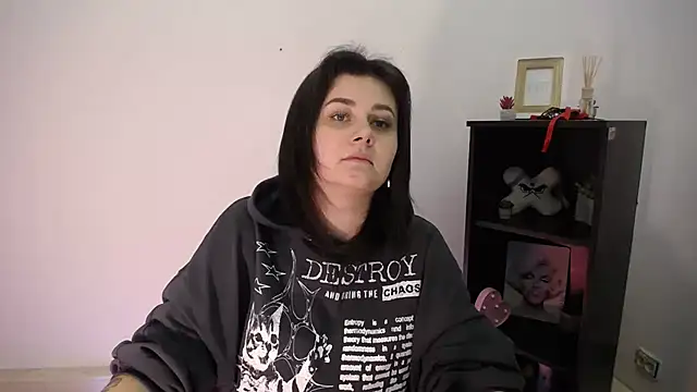 Snapshot of Katrin_kiss_ chatting on 12-14-25, 02:33 Katrin kiss online show from 12-14-25, 02:33