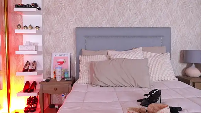 Snapshot of Sofy_Bradd chatting on 11-26-25, 08:15 Sofy Bradd online show from 11-26-25, 08:15