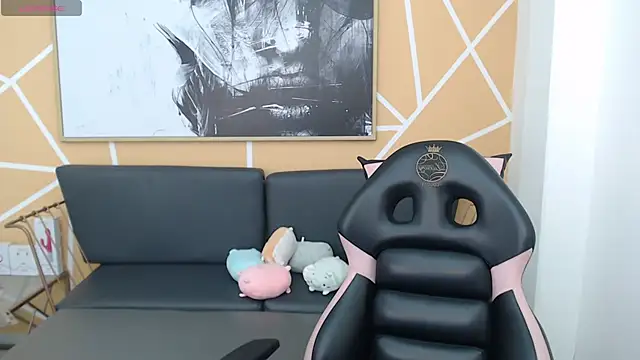 Snapshot of olivia_russo_ chatting on 03-15-26, 01:39 olivia russo online show from 03-15-26, 01:39