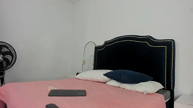 Snapshot of LiliCarterm chatting on 10-27-25, 08:13 LiliCarterm online show from 10-27-25, 08:13