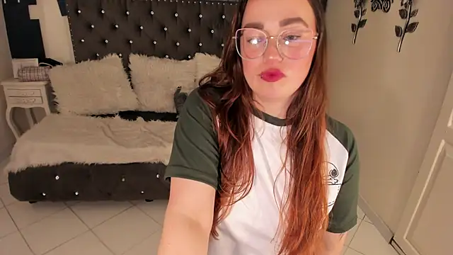 Snapshot of Tammy_parker_ chatting on 12-17-25, 05:35 Tammy parker online show from 12-17-25, 05:35