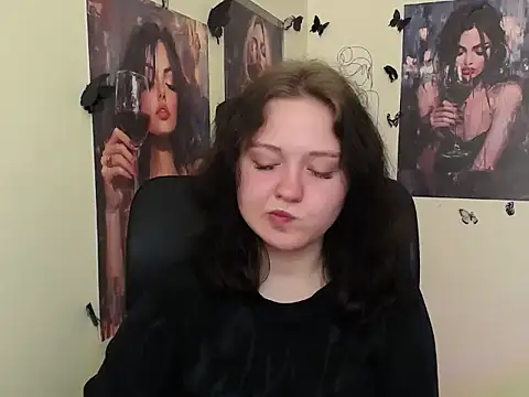 LadyAlice  online show from 04-20-26, 06:05