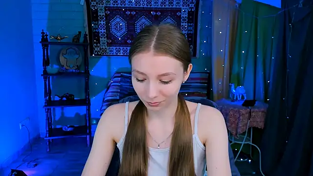 Snapshot of JulieDaniel chatting on 06-01-26, 08:16 JulieDaniel online show from 06-01-26, 08:16