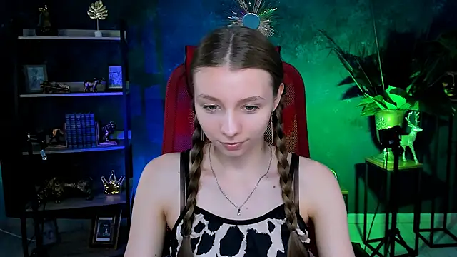 Snapshot of JulieDaniel chatting on 06-12-26, 04:11 JulieDaniel online show from 06-12-26, 04:11