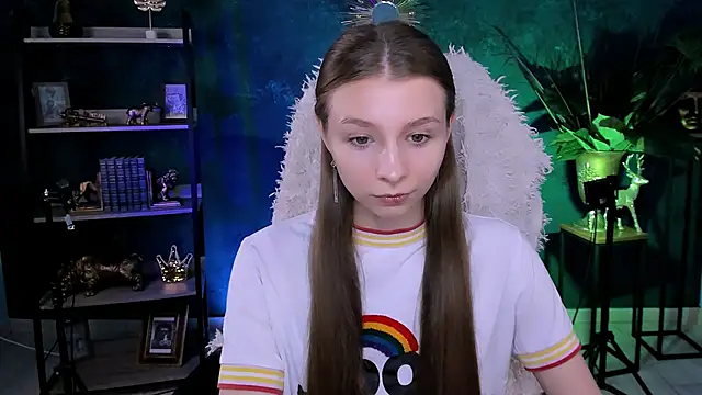 Snapshot of JulieDaniel chatting on 06-15-26, 04:25 JulieDaniel online show from 06-15-26, 04:25