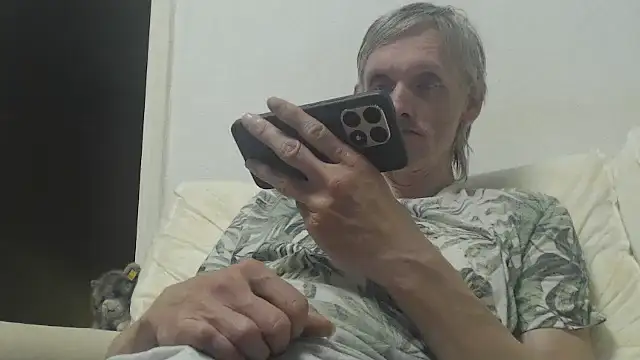 Snapshot of k74robert chatting on 11-07-25, 09:48 k74robert online show from 11-07-25, 09:48