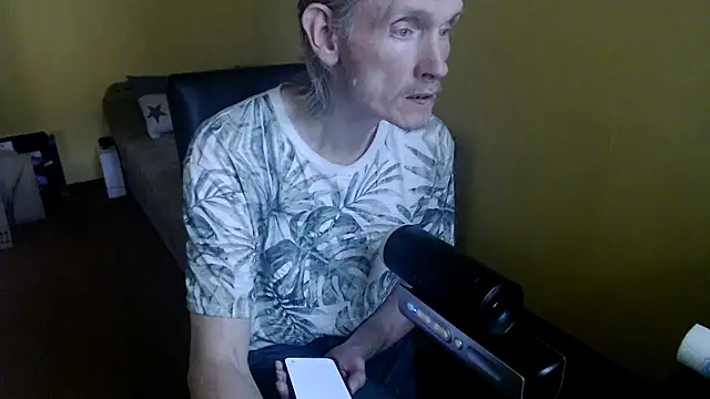 Snapshot of k74robert chatting on 11-09-25, 11:52 k74robert online show from 11-09-25, 11:52