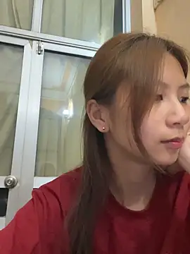 Snapshot of Lil-Gi chatting on 04-26-26, 04:15 Lil-Gi online show from 04-26-26, 04:15