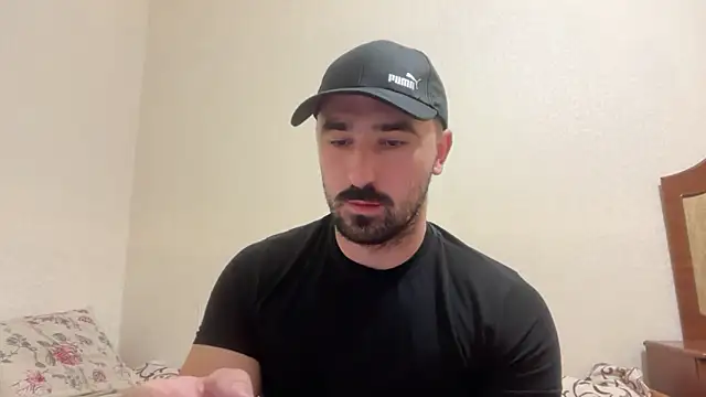 Snapshot of Hard_to_Obey chatting on 10-16-25, 06:09 Hard to Obey online show from 10-16-25, 06:09