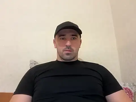 Snapshot of Hard_to_Obey chatting on 11-14-25, 03:33 Hard to Obey online show from 11-14-25, 03:33