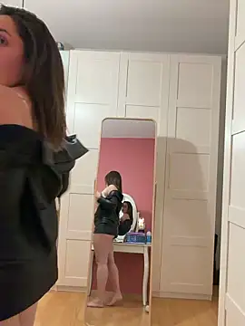 chloedlm5 online show from 04-12-26, 08:58