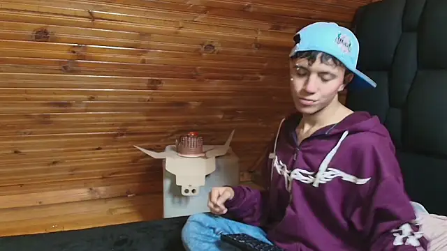 Snapshot of Thiago_Divine_ chatting on 10-30-25, 05:20 Thiago Divine  online show from 10-30-25, 05:20