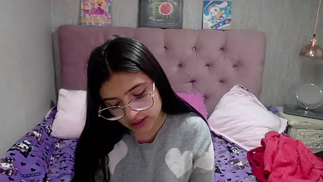 Snapshot of laurenelove chatting on 09-12-25, 02:44 laurenelove online show from 09-12-25, 02:44