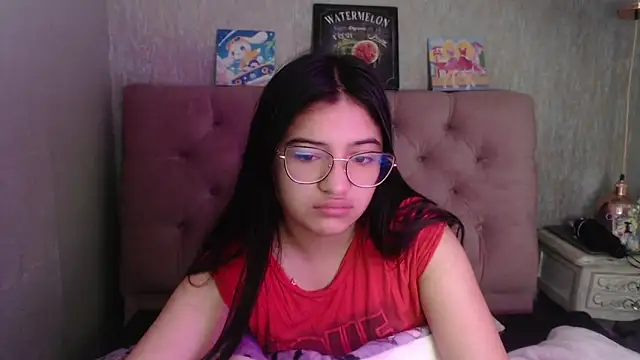 Snapshot of laurenelove chatting on 09-21-25, 03:52 laurenelove online show from 09-21-25, 03:52