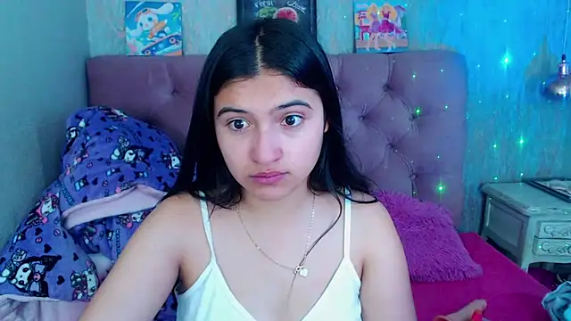 Snapshot of laurenelove chatting on 10-19-25, 03:07 laurenelove online show from 10-19-25, 03:07