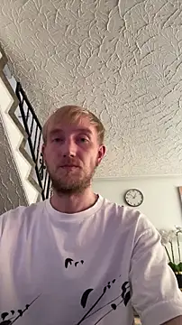 Snapshot of RollingGirlsXXX chatting on 10-29-25, 04:53 RollingGirlsXXX online show from 10-29-25, 04:53