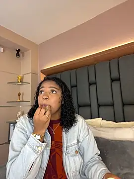 LisaMendez online show from 09-28-25, 04:18