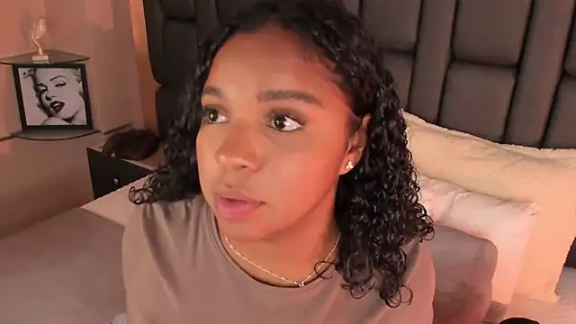 LisaMendez online show from 10-07-25, 01:03