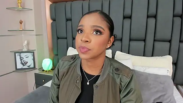 LisaMendez online show from 10-16-25, 03:51