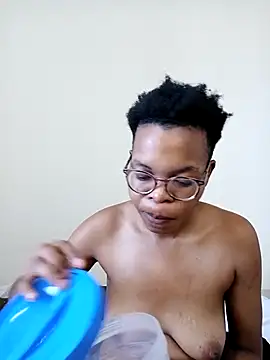 Snapshot of Sexy_Dymme chatting on 10-08-25, 12:47 Sexy Dymme online show from 10-08-25, 12:47