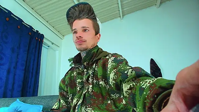 Snapshot of Gold_Loyal77 chatting on 09-17-25, 04:47 Gold Loyal77 online show from 09-17-25, 04:47