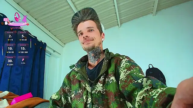 Snapshot of Gold_Loyal77 chatting on 09-25-25, 08:29 Gold Loyal77 online show from 09-25-25, 08:29