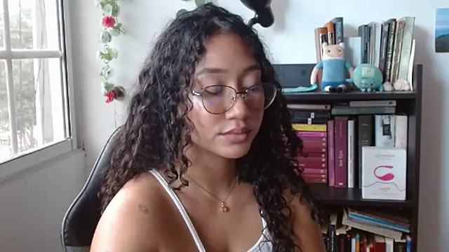 Snapshot of clitia_xx chatting on 01-08-26, 05:15 clitia xx online show from 01-08-26, 05:15