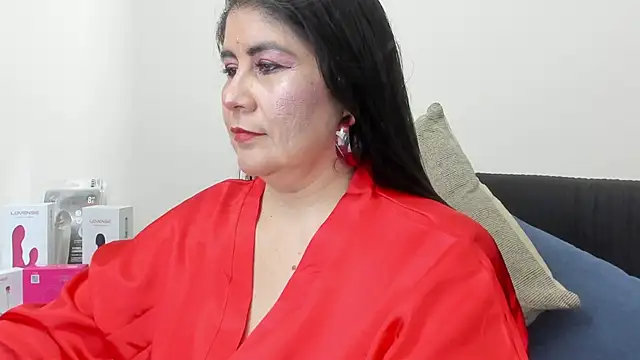 Snapshot of kiraGeiner chatting on 11-15-25, 01:03 kiraGeiner online show from 11-15-25, 01:03