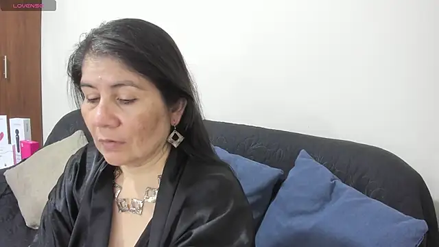 Snapshot of kiraGeiner chatting on 11-23-25, 01:16 kiraGeiner online show from 11-23-25, 01:16