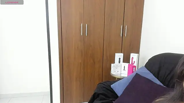 Snapshot of kiraGeiner chatting on 12-03-25, 02:19 kiraGeiner online show from 12-03-25, 02:19