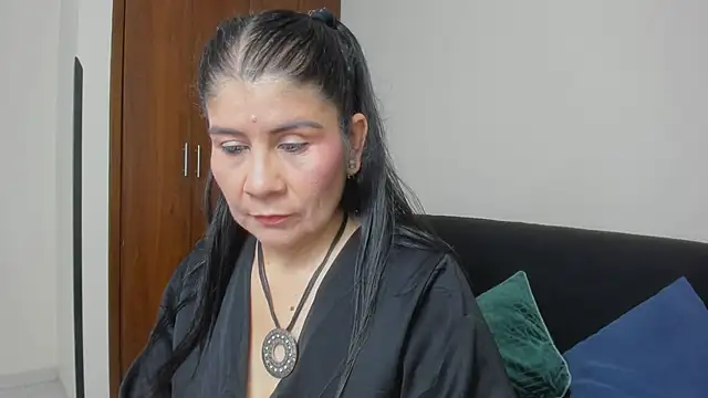 Snapshot of kiraGeiner chatting on 06-08-26, 01:09 kiraGeiner online show from 06-08-26, 01:09