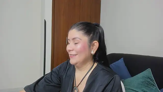 Snapshot of kiraGeiner chatting on 06-08-26, 01:28 kiraGeiner online show from 06-08-26, 01:28