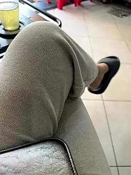 sharon-Hanna online show from 12-15-25, 01:21