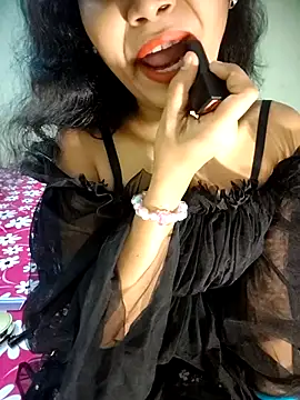 Snapshot of Snaya-baby chatting on 10-18-25, 03:24 Snaya-baby online show from 10-18-25, 03:24