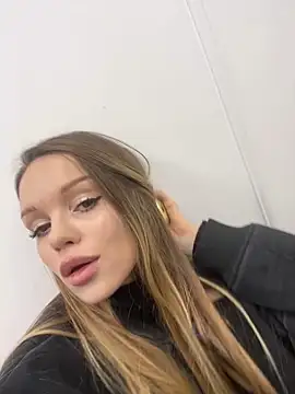 Snapshot of MarilynNova chatting on 10-28-25, 04:16 MarilynNova online show from 10-28-25, 04:16