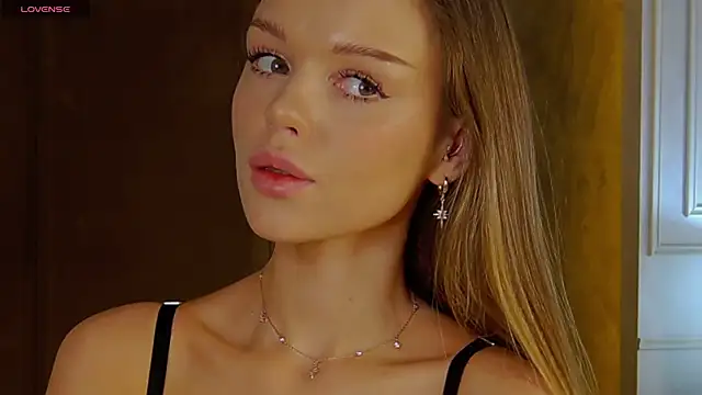 Snapshot of MarilynNova chatting on 11-06-25, 04:24 MarilynNova online show from 11-06-25, 04:24