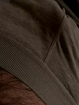 Snapshot of MuzzyFacing chatting on 11-27-25, 10:23 MuzzyFacing online show from 11-27-25, 10:23