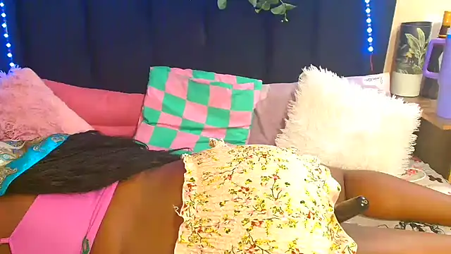 AmazingDarkDoll online show from 11-05-25, 04:23