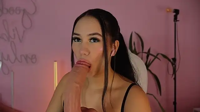 Snapshot of Jazmiinee chatting on 10-29-25, 04:09 Jazmiinee online show from 10-29-25, 04:09