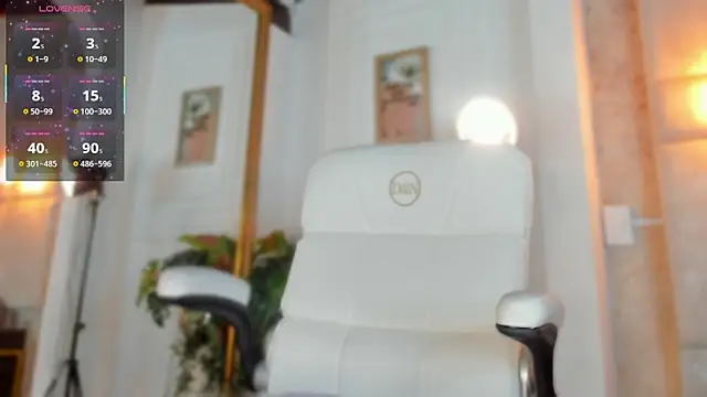 Snapshot of Jazmiinee chatting on 11-28-25, 07:27 Jazmiinee online show from 11-28-25, 07:27