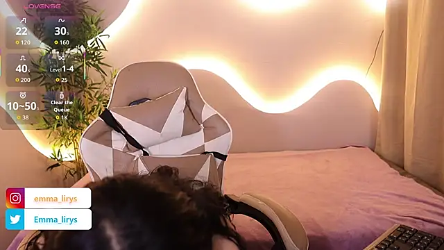 Emma and Issac online show from 10-15-25, 04:34