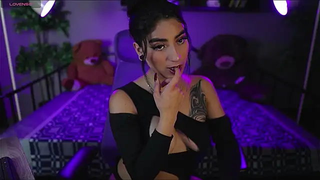 Emma and Issac online show from 12-22-25, 04:53