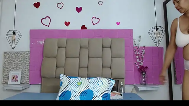 Snapshot of Damary_Leon chatting on 12-01-25, 06:57 Damary Leon online show from 12-01-25, 06:57