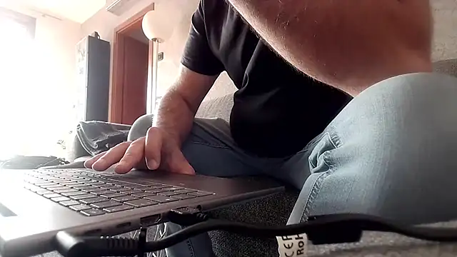 Snapshot of cucciolotto76 chatting on 11-08-25, 11:21 cucciolotto76 online show from 11-08-25, 11:21